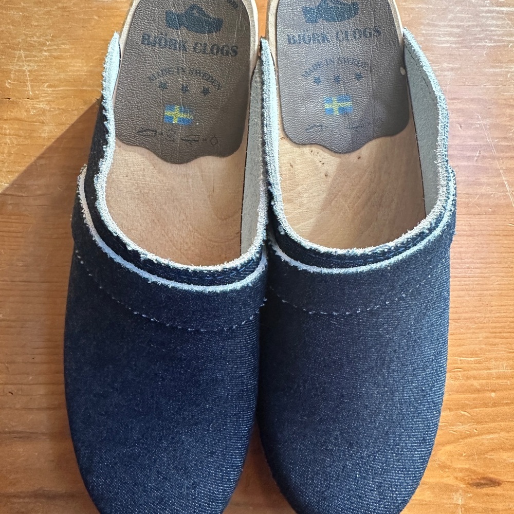 Björn Clogs Women's Black Mules